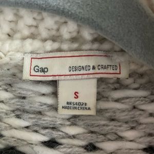 Beautiful classic cardigan with a zip up front.